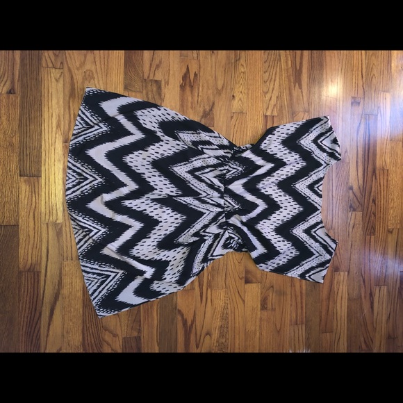 7 for $25 🎉 Black and Tan Almost Famous Dress - Picture 6 of 6